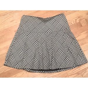 NWT Trina Turk Houndstooth Skirt Size 12